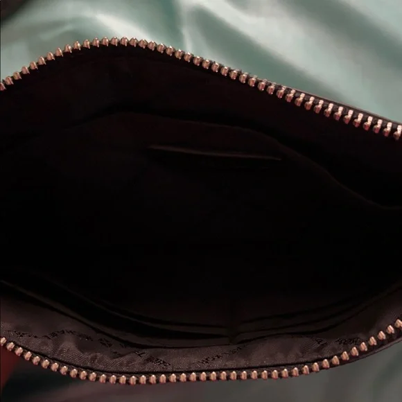 Michael Kors Logo Pouch - Picture 4 of 4